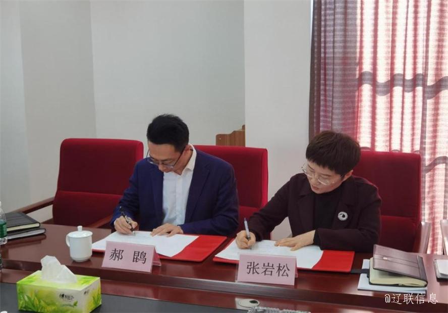 签约典礼.jpg 签约典礼.jpg
